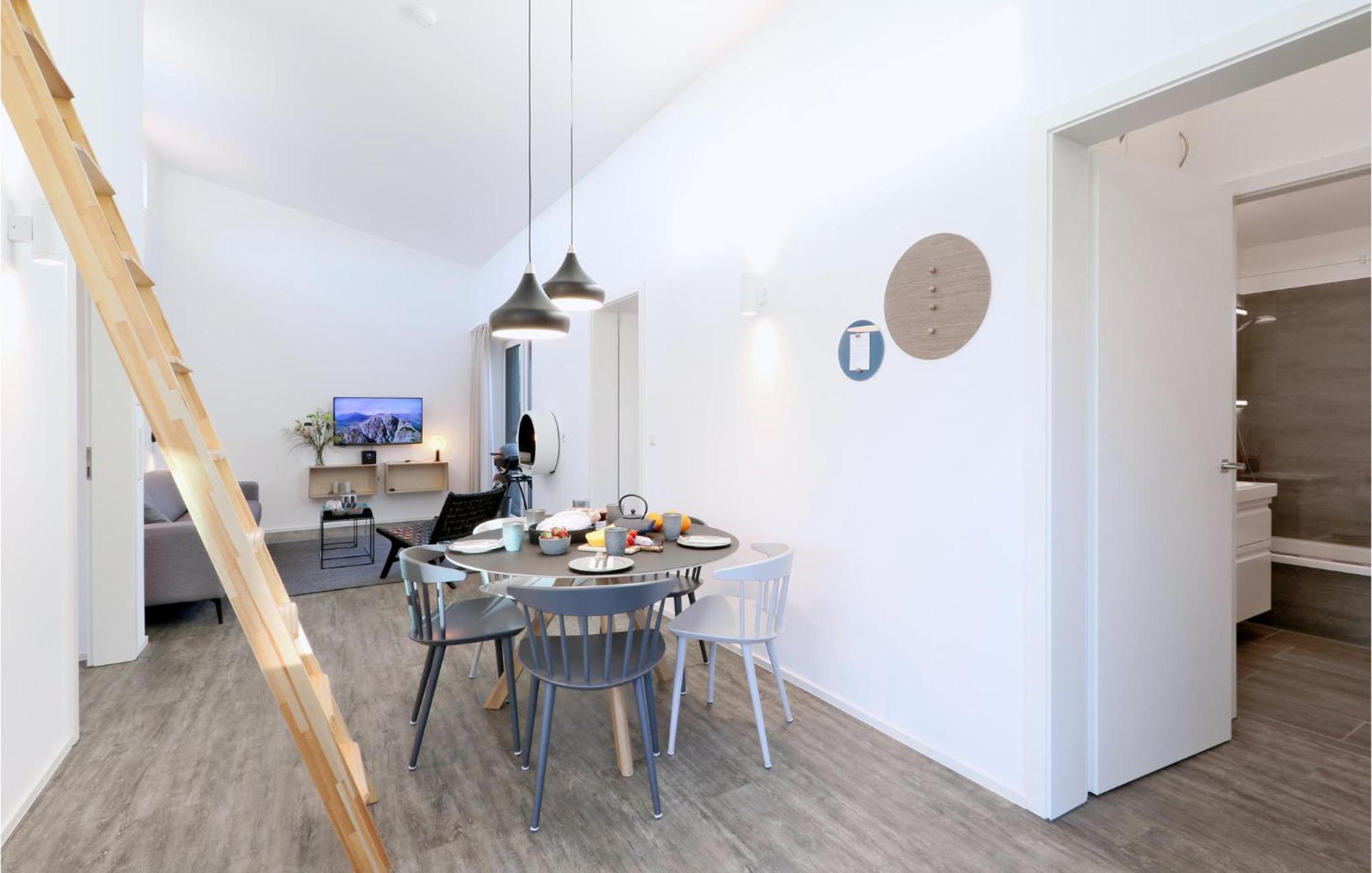 Beach Front Home In Lembruch-Duemmer See With Wifi Exterior photo